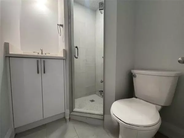 Aurora, ON L4G 1L8,15229 Yonge ST #2