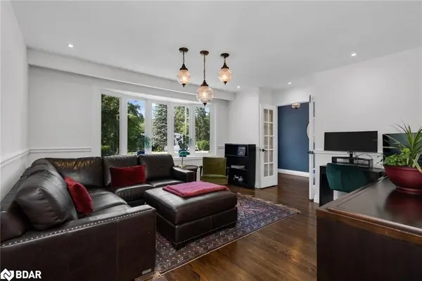 28 Larry ST, Caledon, ON L7C 1K8