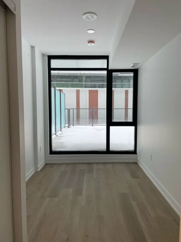 Hamilton, ON L8R 3J2,1 Jarvis ST #318