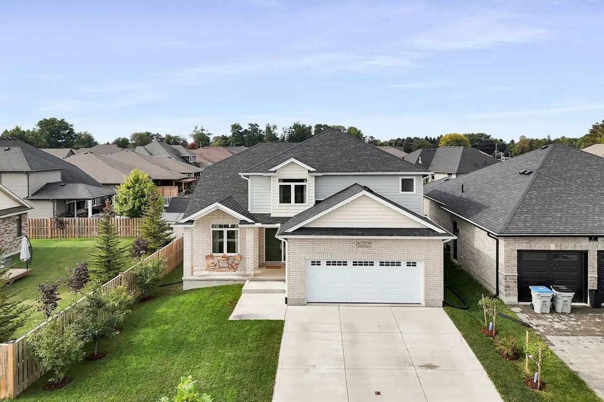 3 Elliot ST, Strathroy-caradoc, ON N7G 0H2