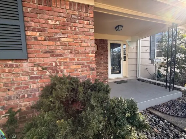 126 Sagamore Dr, New Providence Boro, NJ 07974