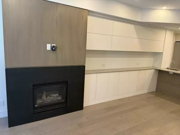 Toronto, ON M5V 3N6,4 Portland ST #B