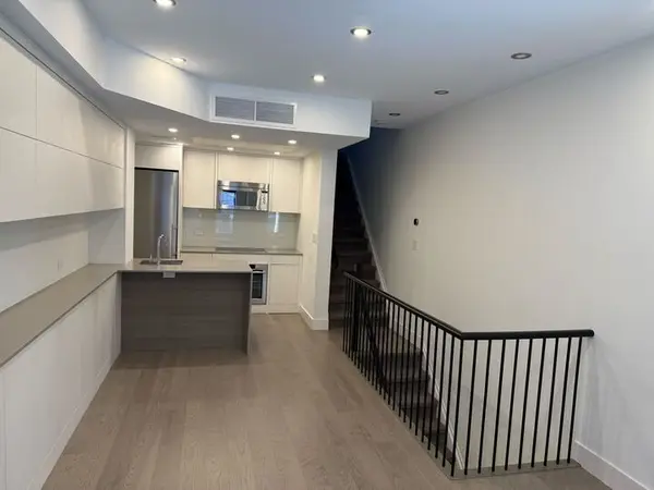 Toronto, ON M5V 3N6,4 Portland ST #B