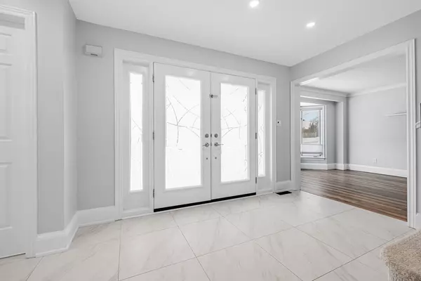 Aurora, ON L4G 5N7,22 Willis DR