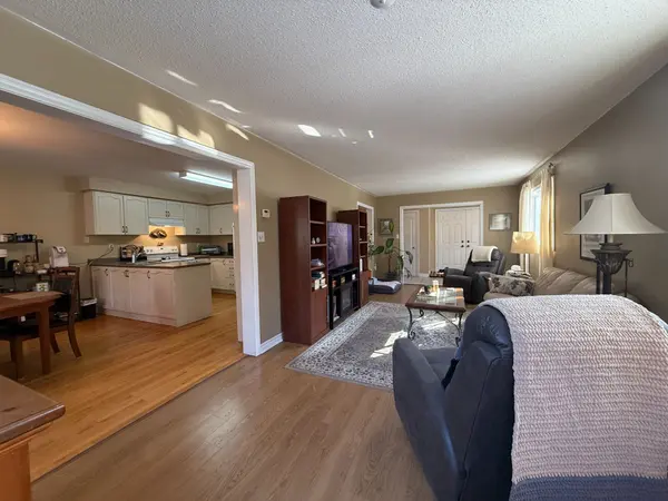 Aurora, ON L4G 6Y3,112 Deerglen TER