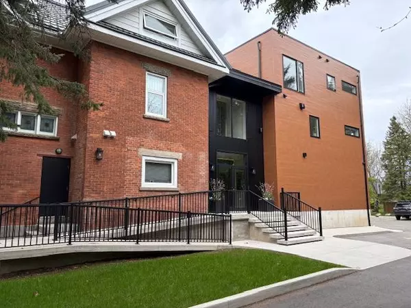 Blue Mountains, ON N0H 2P0,20 Alice ST E #2