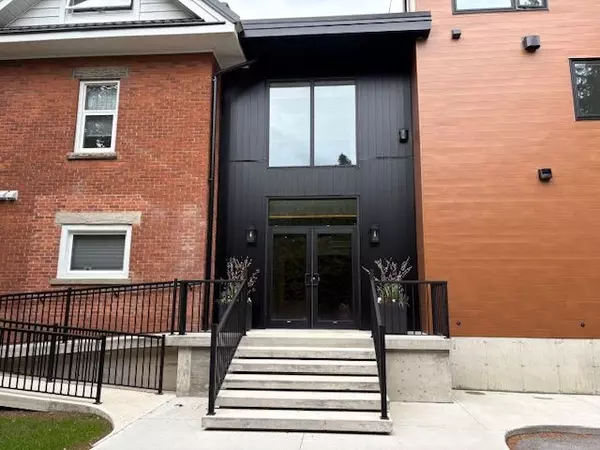 Blue Mountains, ON N0H 2P0,20 Alice ST E #2