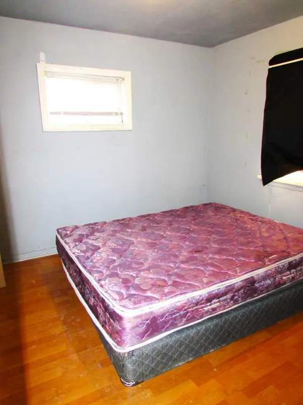 4903 44 ST, Camrose, AB T4V 1C1