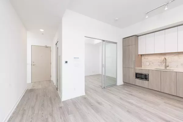 Toronto, ON M5P 0A6,2020 Bathurst ST #706