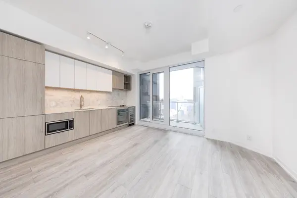 Toronto, ON M5P 0A6,2020 Bathurst ST #706