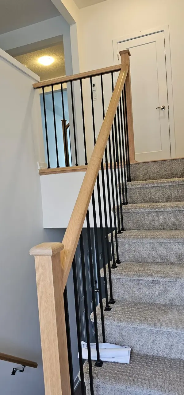 East Gwillimbury, ON L0G 1M0,27 Lyall Stokes CIR