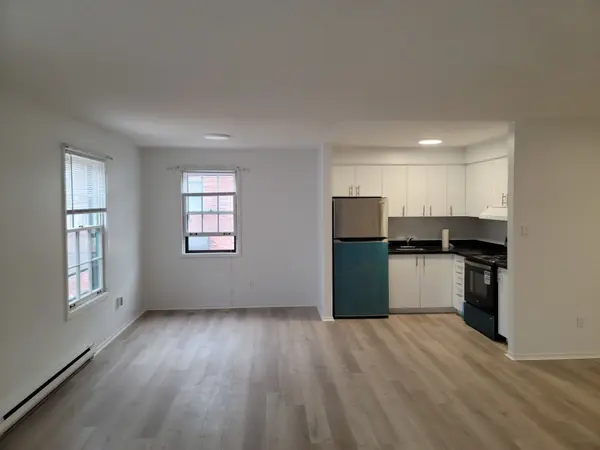 Aurora, ON L4G 3W3,2 Orchard HTS #224