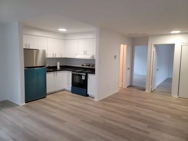 Aurora, ON L4G 3W3,2 Orchard HTS #224