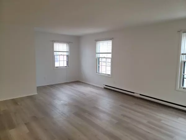 Aurora, ON L4G 3W3,2 Orchard HTS #224