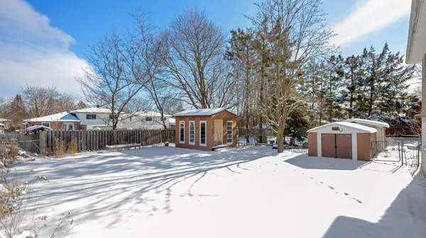 15 Banff DR #(Basement), Aurora, ON L4G 3E3