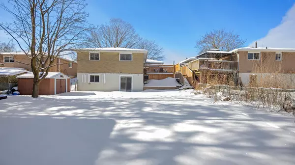 Aurora, ON L4G 3E3,15 Banff DR #(Basement)