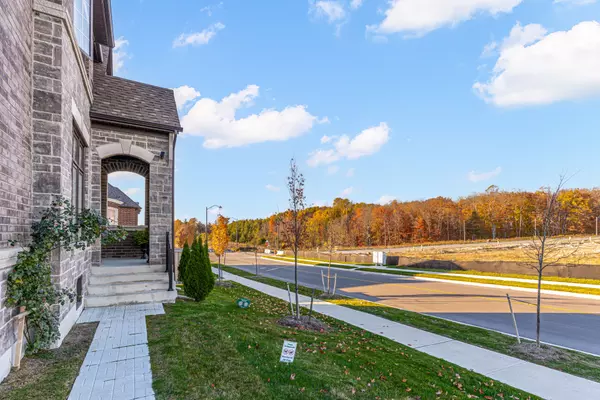 East Gwillimbury, ON L9N 0Y3,136 Carriage Shop BND