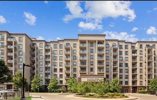 2490 Old Bronte RD #824, Oakville, ON L6M 4J2