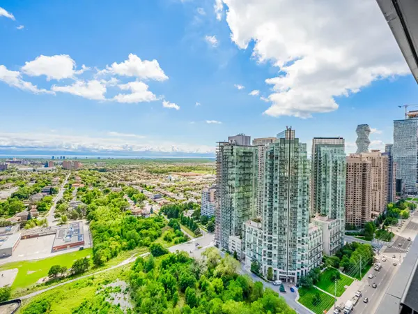 135 City Centre DR #UPH01, Mississauga, ON L5B 1M7