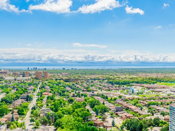 135 City Centre DR #UPH01, Mississauga, ON L5B 1M7