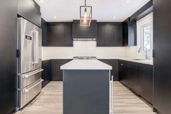 4212 Credit Pointe DR, Mississauga, ON L5M 3K2