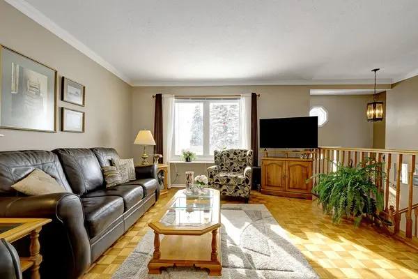 13 Mcmurdo CT, Cityview - Parkwoods Hills - Rideau Shore, ON K2E 5V8