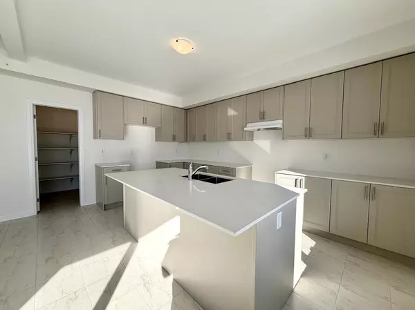 Loyalist, ON K0H 1G0,28 Royal Oak CRES