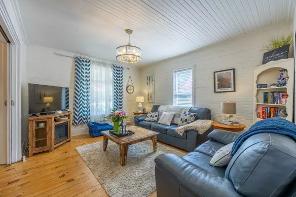 Norfolk, ON N0E 1M0,1047 Bay ST