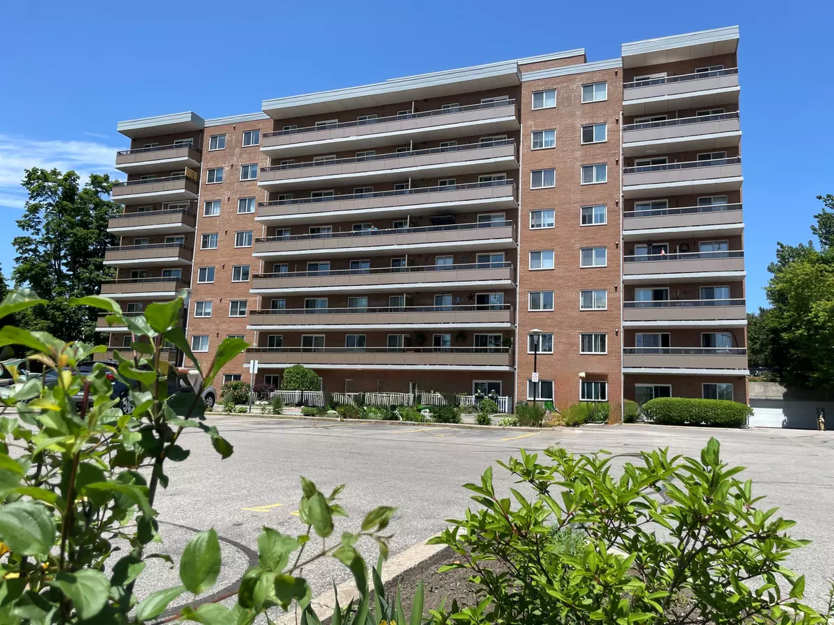 Barrie, ON L4M 5J7,414 Blake ST #702