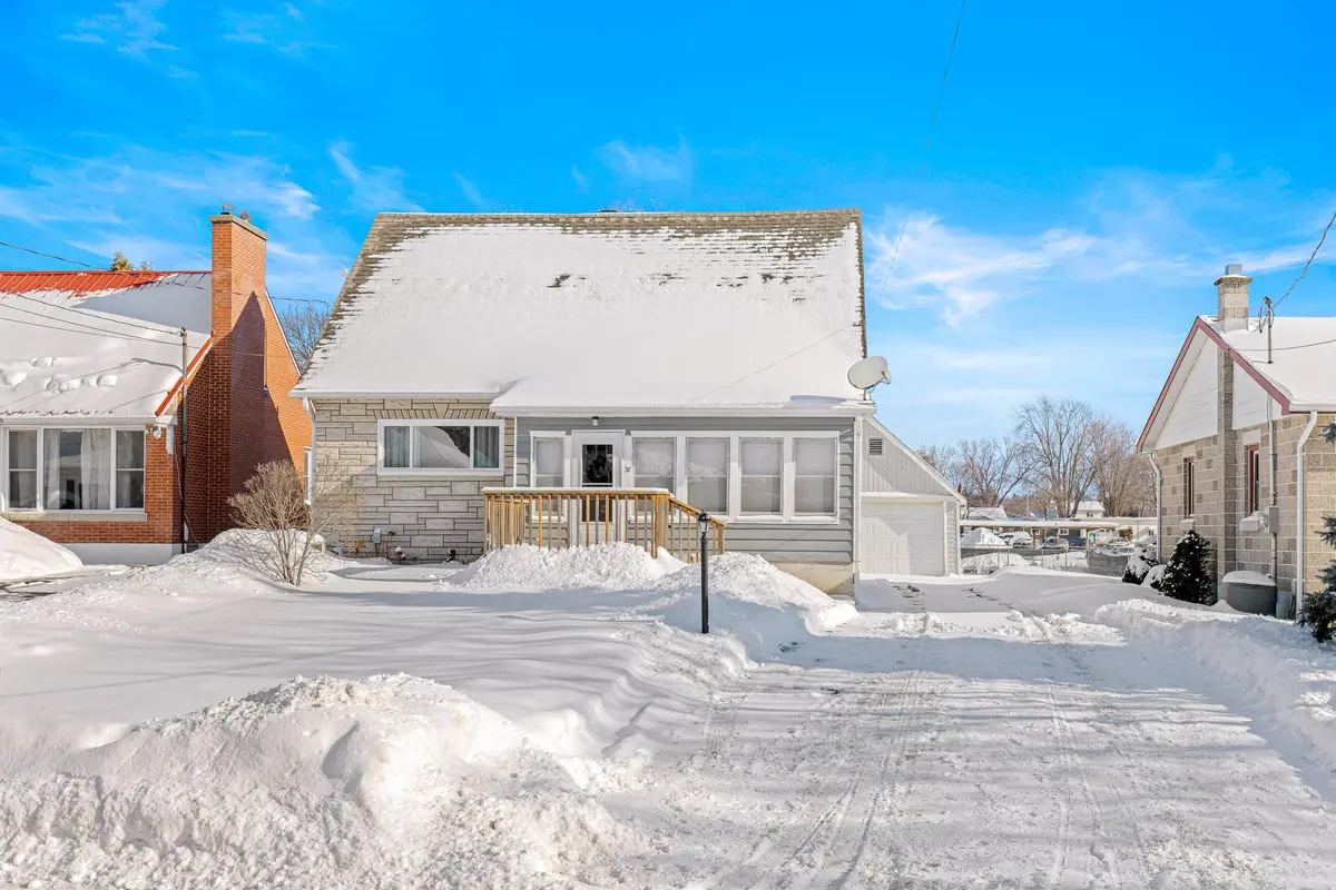 Brockville, ON K6V 4P9,37 Ferguson DR