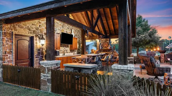 668 County Road 108, Carthage, TX 75633