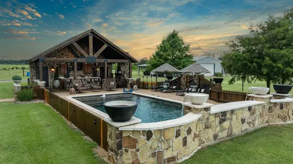 668 County Road 108, Carthage, TX 75633