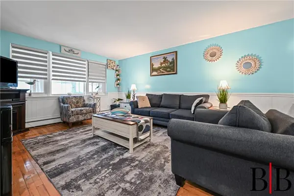 180 Beach 118th ST, Rockaway Park, NY 11694