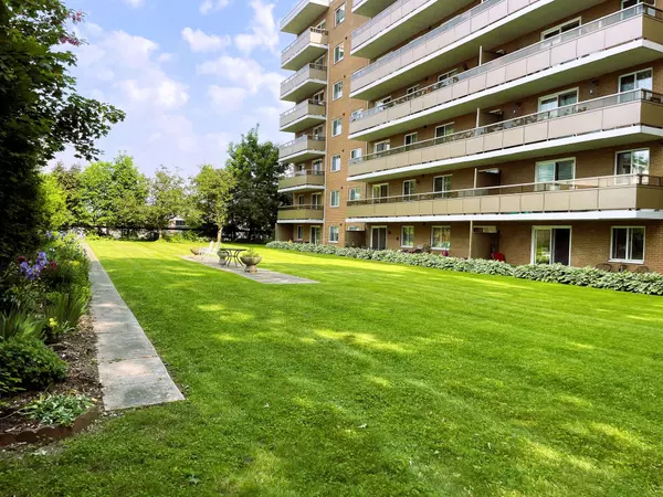 Barrie, ON L4M 5J7,414 Blake ST #702