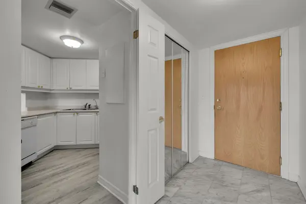 3105 Carling AVE #503, Crystal Bay - Rocky Point - Bayshore, ON K2H 5A6