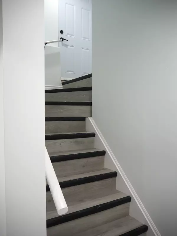 Hamilton, ON L8K 3V5,8 Knowles ST #BSMT