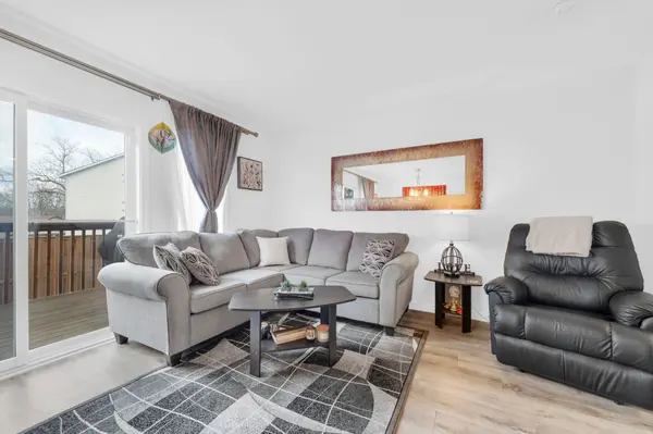 Belleville, ON K8N 5Y8,35 Albion ST #37