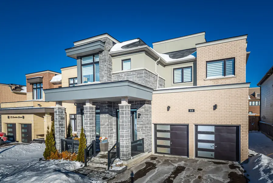 11 Larkin LN, Clarington, ON L1C 4A7