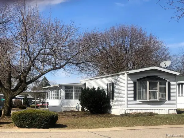 107 Pine DR, Jonesville, MI 49250