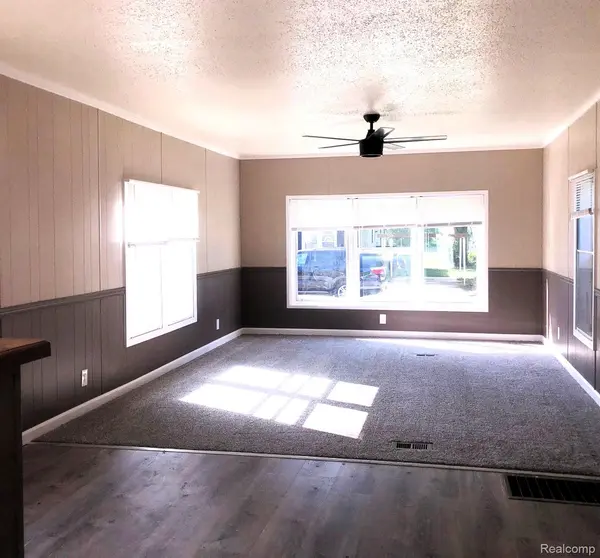 107 Pine DR, Jonesville, MI 49250