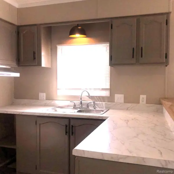 107 Pine DR, Jonesville, MI 49250