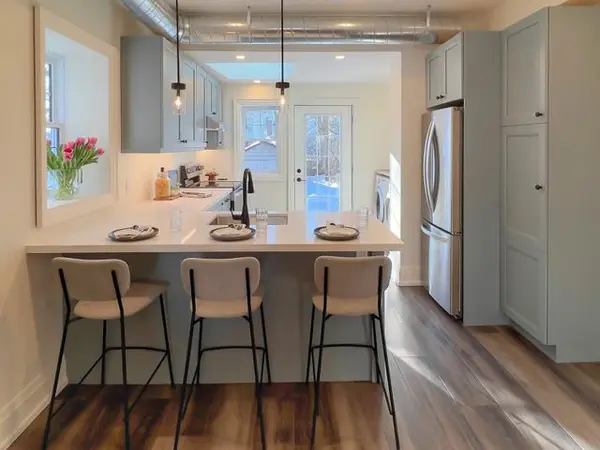 633 Milverton BLVD, Toronto E03, ON M4C 1X8