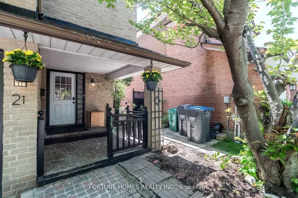 Brampton, ON L6X 1M4,21 Garden AVE