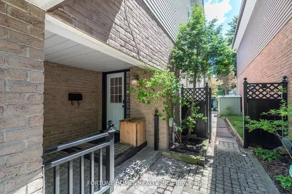 Brampton, ON L6X 1M4,21 Garden AVE