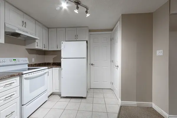 415 Norrie CRES #Lower, Burlington, ON L7L 3S4