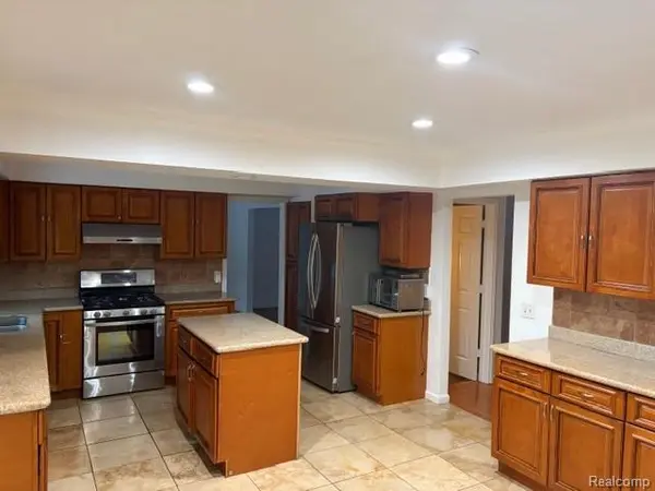 1614 CALIPER DR, Troy, MI 48084