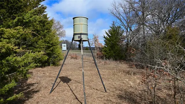 5633 Dixie School Rd, Montague, TX 76255