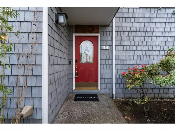 601 N TOMAHAWK ISLAND DR, Portland, OR 97217