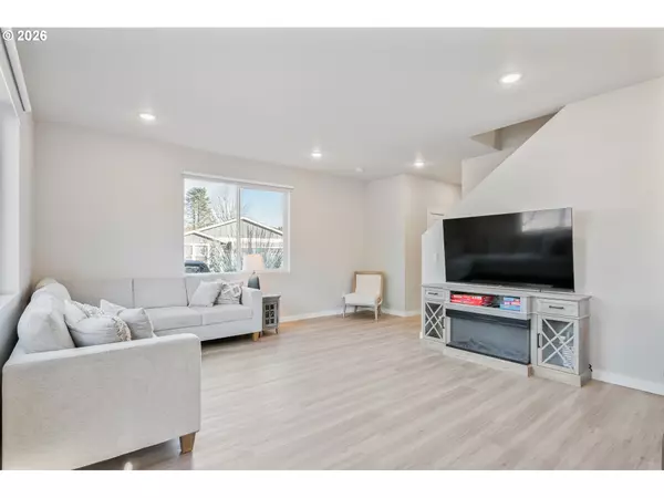 Cathlamet, WA 98612,109 HILL DR