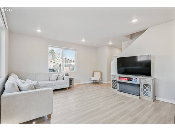 109 HILL DR, Cathlamet, WA 98612